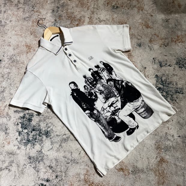 CP컴퍼니 스몰로고 커스텀 카라 반팔 티셔츠