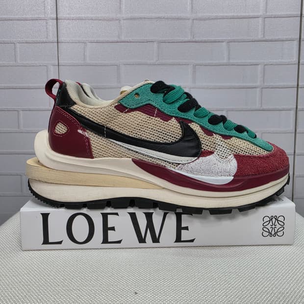 나이키 사카이 베이퍼와플 스트링 블랙 빌런 렌드 스니커즈 240사이즈