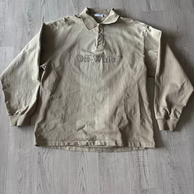 [M] 오프화이트 엠보스드 로고 폴로티 24FW
