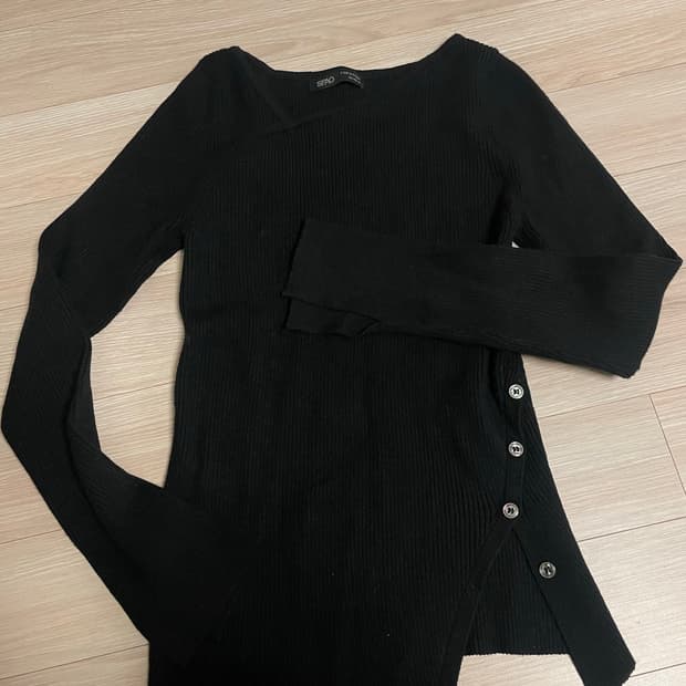 정가35000원)스파오 블랙 트임 니트 M사이즈 니트 맨쿠맨