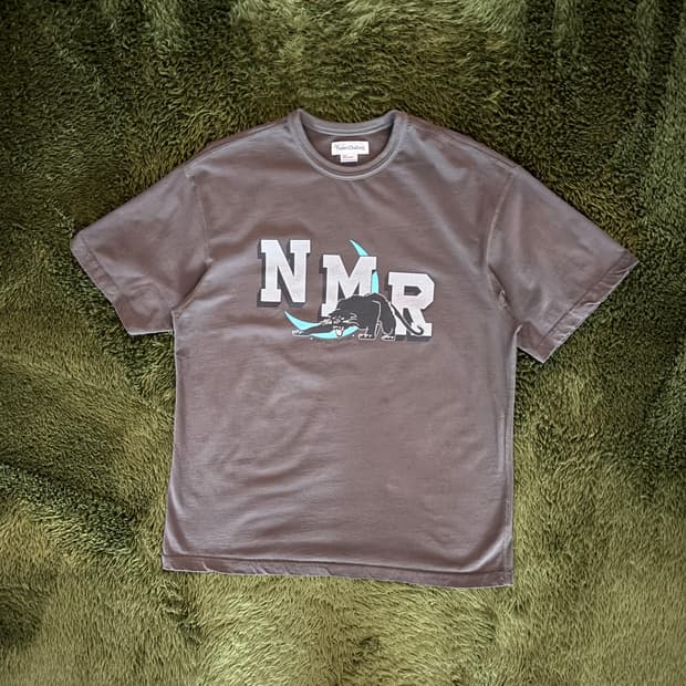 [M] 네이머 클로딩 그래픽 프린트 플랫심 티셔츠 챠콜