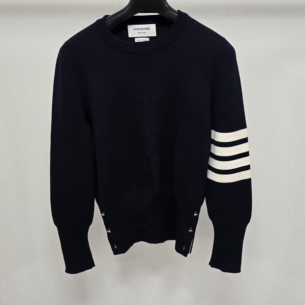 톰브라운 밀라노스티치 여성 니트 금장 40사이즈 판매