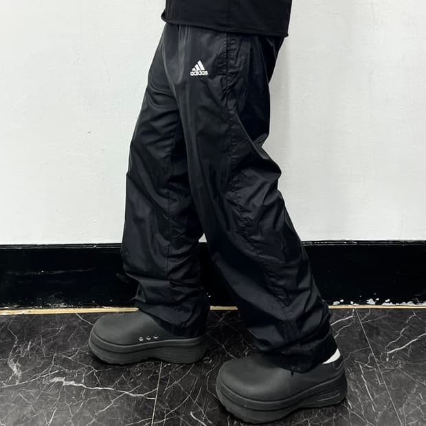 아디다스 00s 유광 블랙 삼선 트랙팬츠