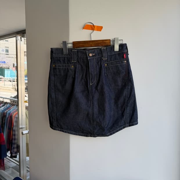 리바이스 엔지니어드 데님 스커트