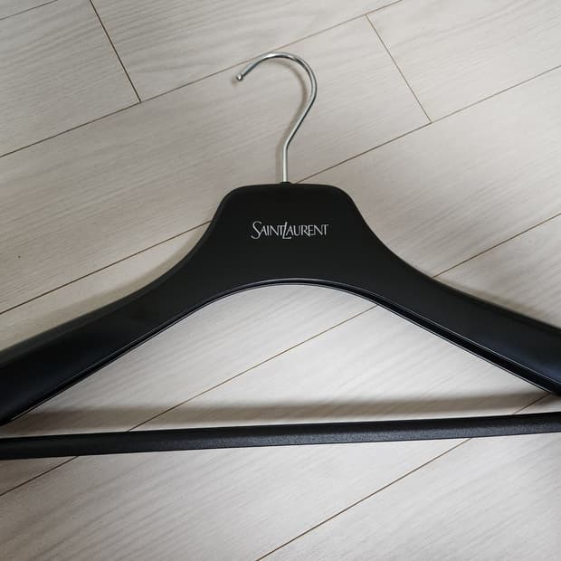 생로랑 옷걸이 