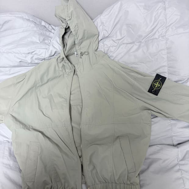 스톤 아일랜드 바람막이