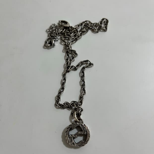 구찌 인터로킹 G 펜던트 네클리스 실버목걸이