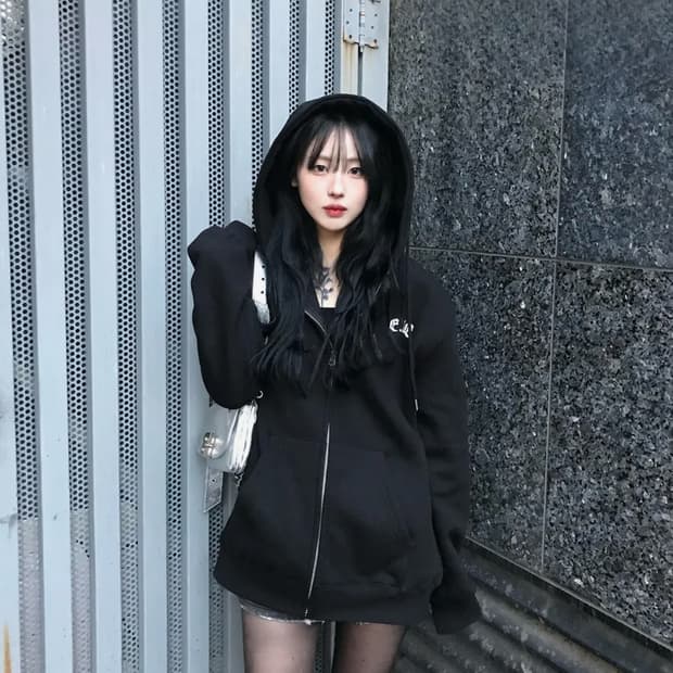 이브인더월드 후드집업 BLACK
