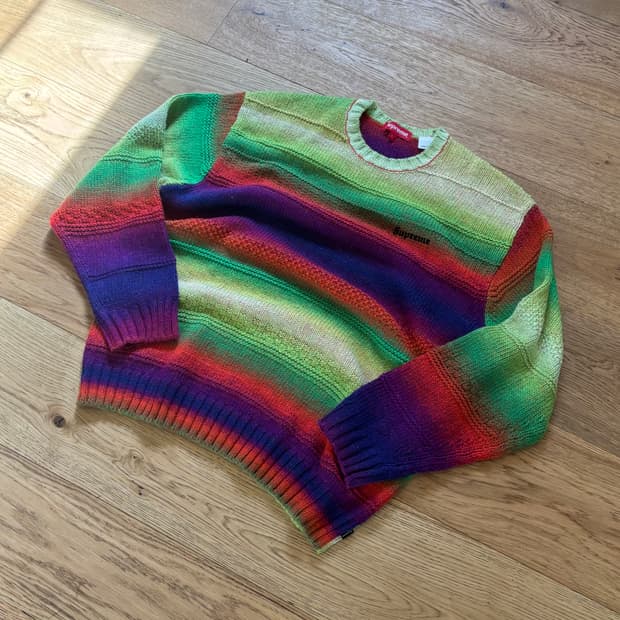 슈프림 그라디언트 니트