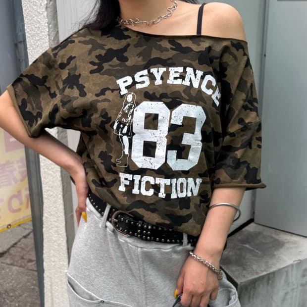 후즈후갤러리 카모 오프숄더 반팔 티셔츠