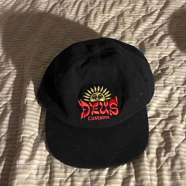 데우스 deus 모자