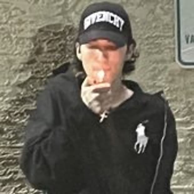 지방시 볼캡 모자