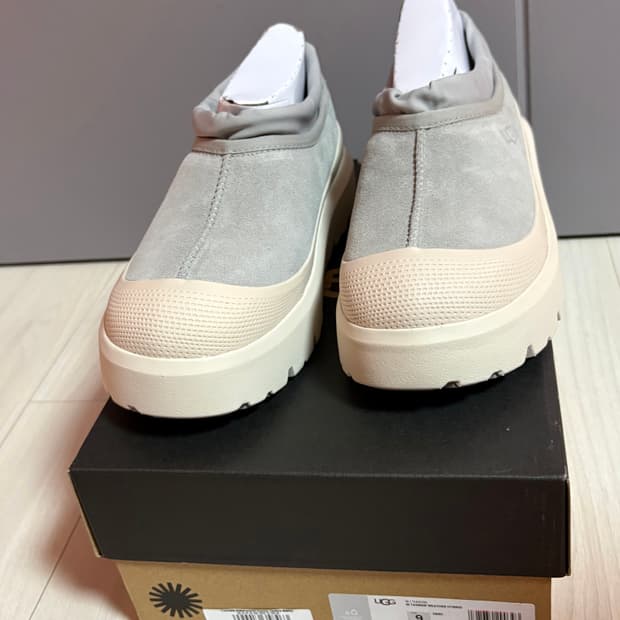 어그 타스만 웨더 하이브리드 270 (새상품) 판매합니다.