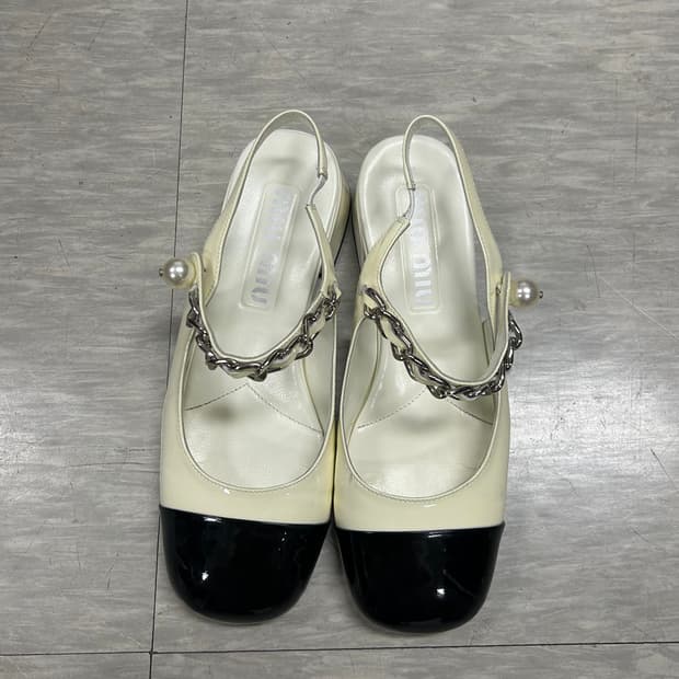 미우미우 체인 여성 구두