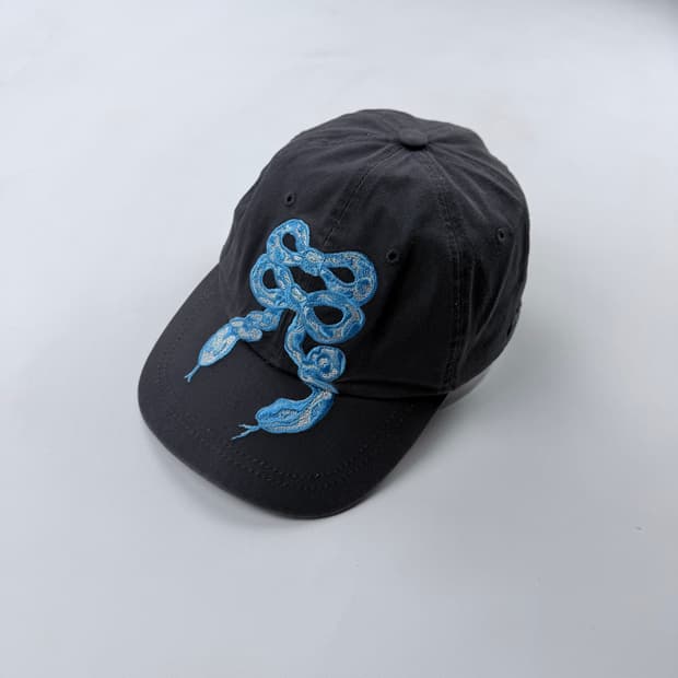 오픈yy 블루 리본 스네이크 볼캡 차콜