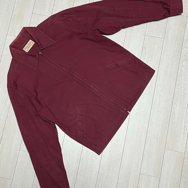 앳라스앤코 부처 프로덕트 버건디 짚업 자켓 38사이즈