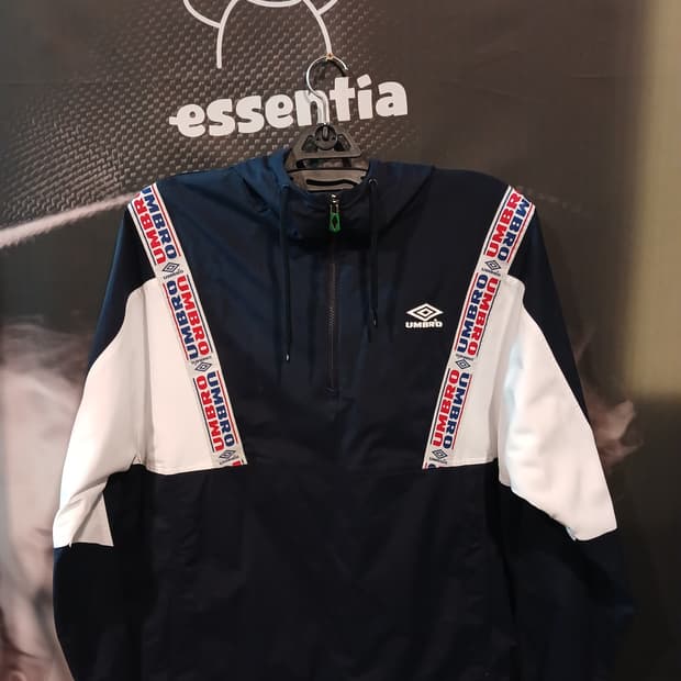 엄브로 아노락 바람막이