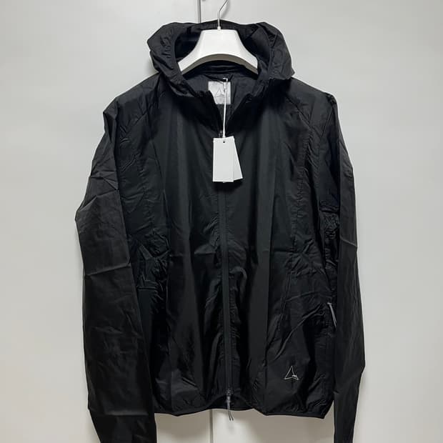 [M,L,XL]로아 하이킹 25fw 휴 패커블 윈드 자켓/블랙