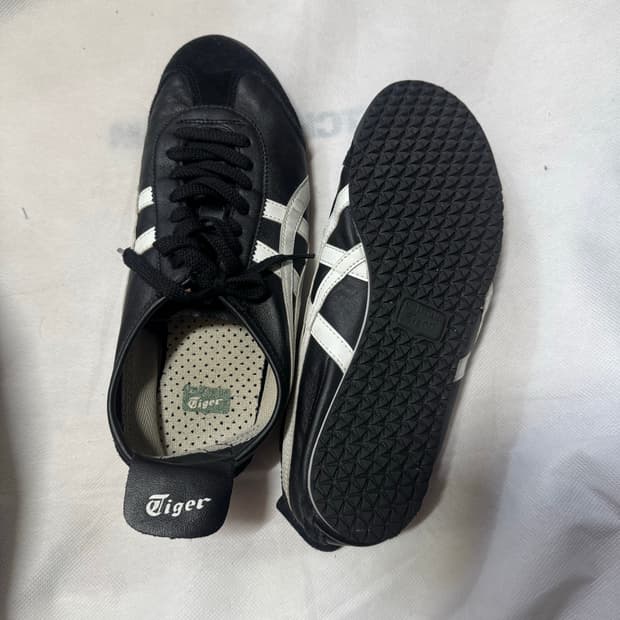 오니츠카타이커 멕시코66 블랙화이트 260사이즈