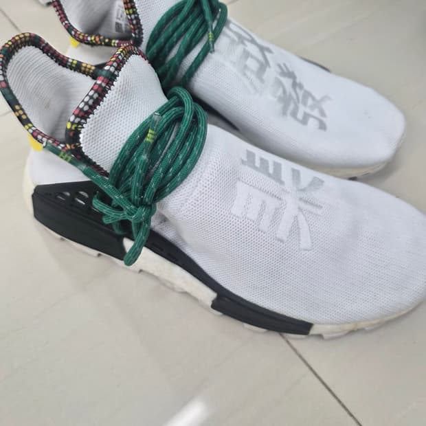270) 아디다스 x 퍼렐 휴머레이스 NMD 팝니다