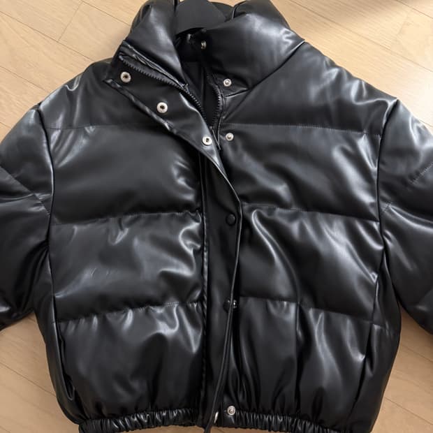 [새상품] 크롭 가죽 패딩