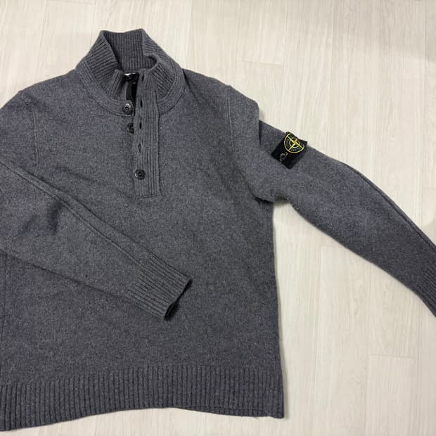 스톤아일랜드 반집업 니트