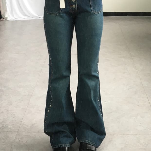 Side stud point denim pants