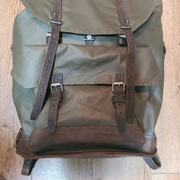 스위스군 고무 코팅 가죽 배낭