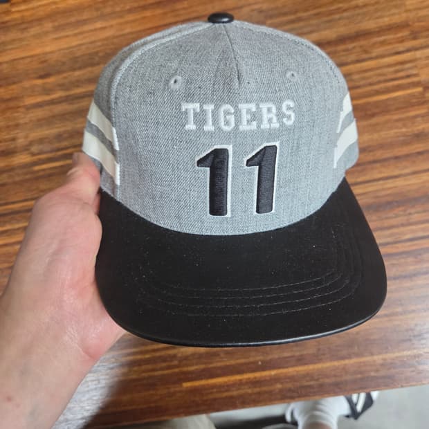 기아타이거즈 11번 자수로고 레더 스냅백 모자 프리 