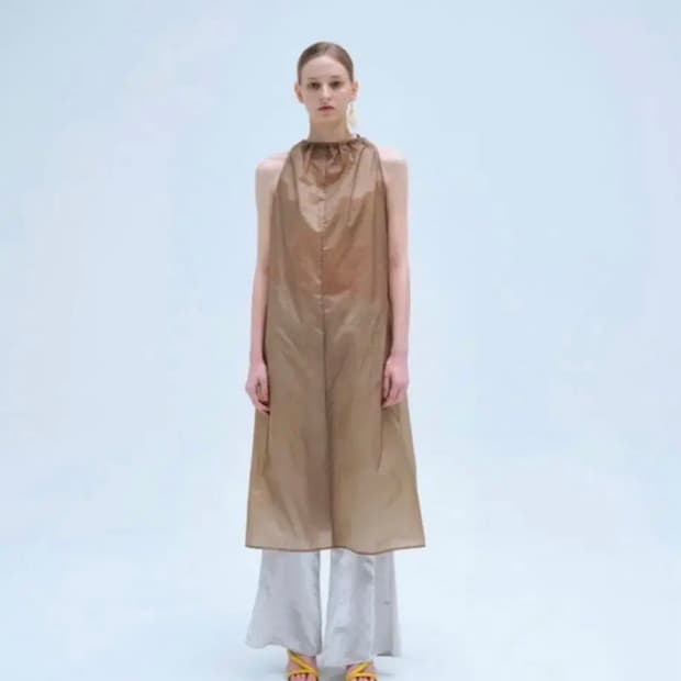 COSMOSS) 코스모스 NYLON SLEEVELESS DRESS