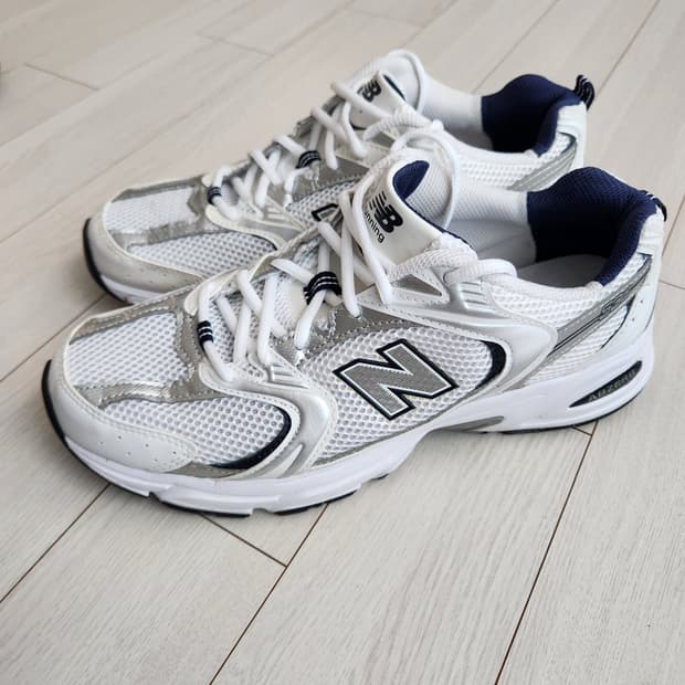 뉴발란스 운동화 530 화이트인디고 MR530SG 사이즈275

오염 하