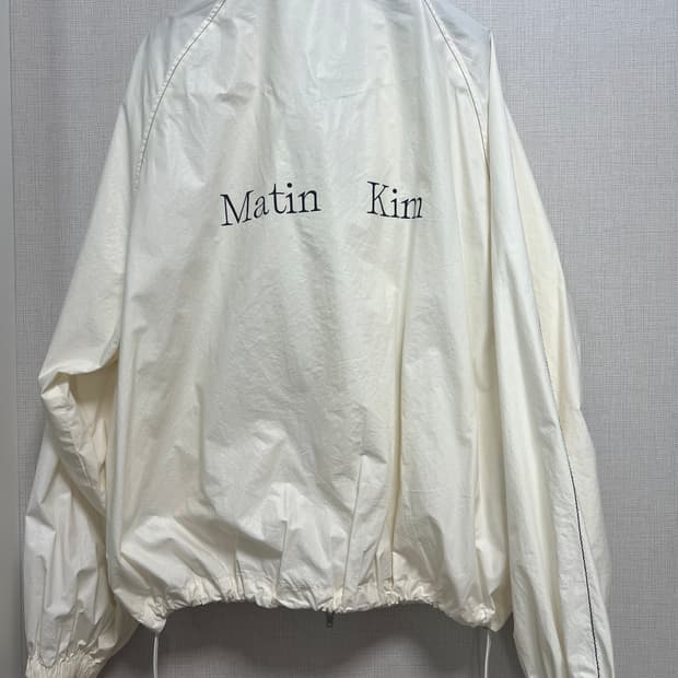 마뗑킴 로고 코팅 점퍼 바람막이 아이보리