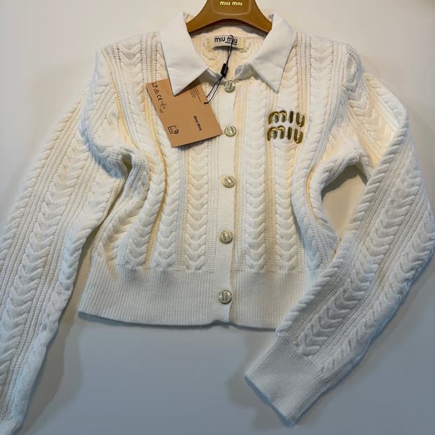 (새상품)미우미우셔츠카라가디건