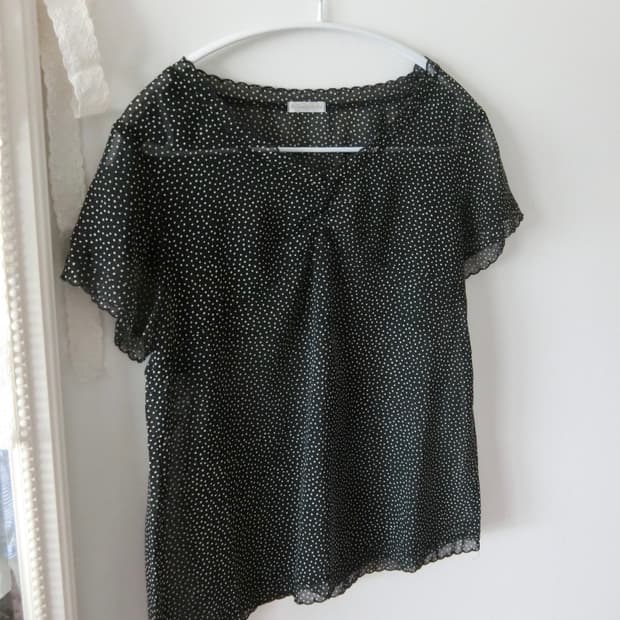블랙 도트 반팔 블라우스 