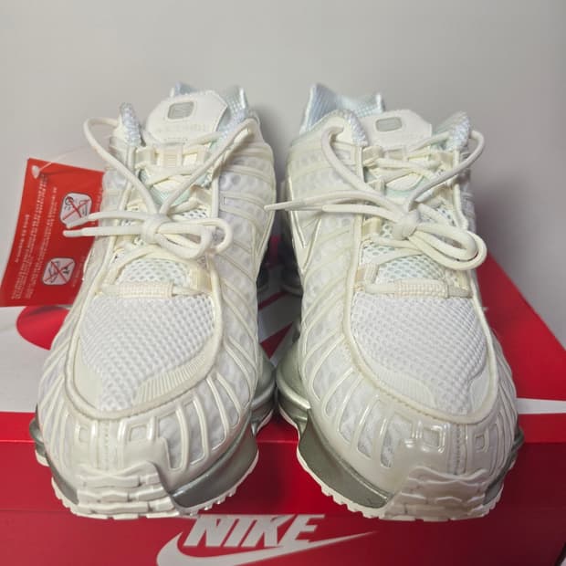 새상품)나이키샥스TL 235,240,245 판매합니다.