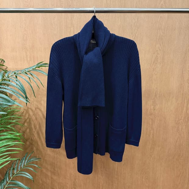 끌로에 골지 울 니트 가디건 머플러넥 패치 포켓 디테일 루즈핏 네이비