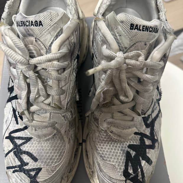 발렌시아가 그래피티 러너 45