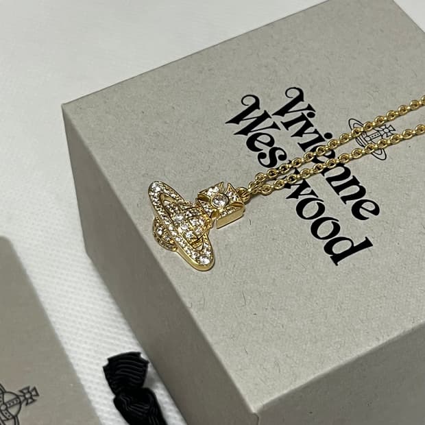 비비안웨스트우드 25fw 카멜라 바스 릴리프 목걸이/골드