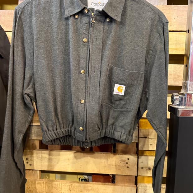 칼하트 차콜 리메이크 크롭 셔츠 자켓