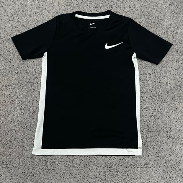 (S) 나이키 우먼스 스우시 트레이닝 반팔