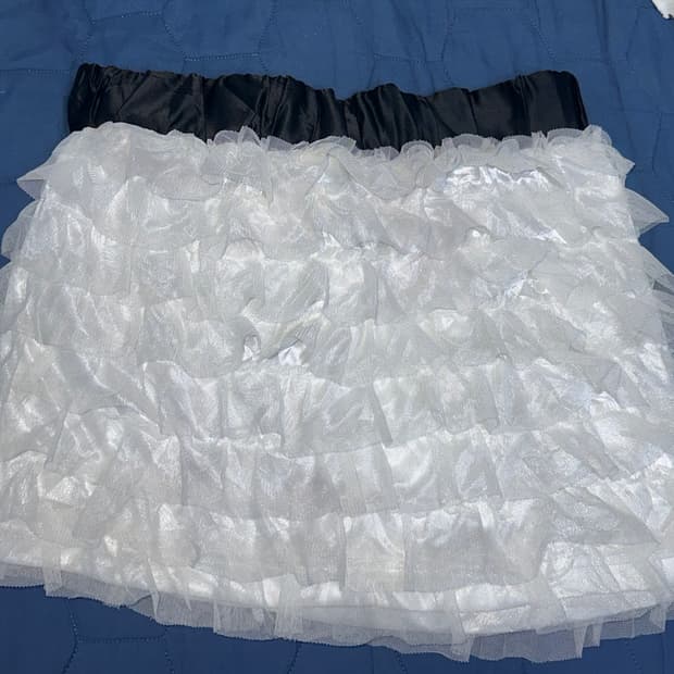 화이트 숏 치마