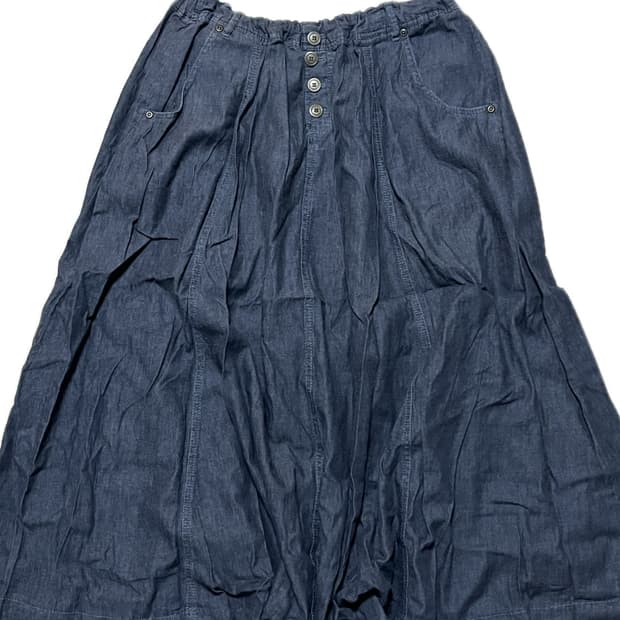 단추 포인트 밴딩 스커트