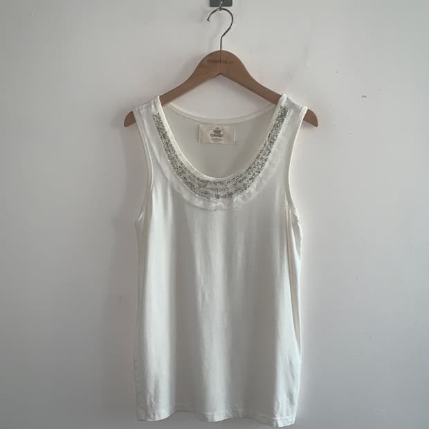 Beads u neck sleeveless top