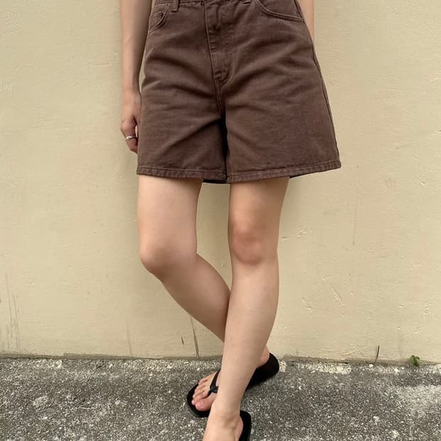 르바 Classic Staple Denim Shorts - Cocoa B