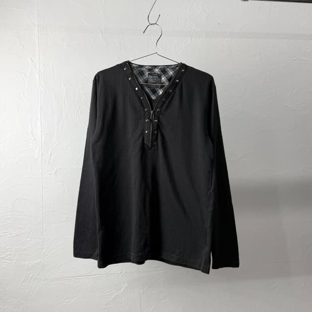 Amorte 헨리넥 스터드 롱 슬리브