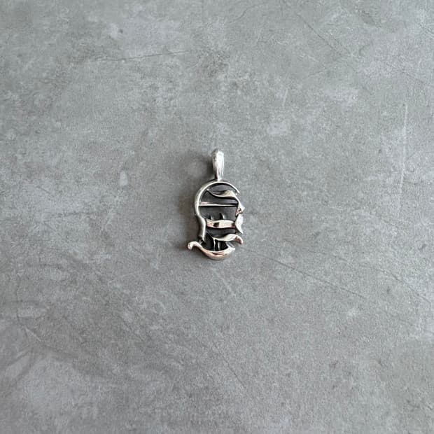 크롬하츠 CH 버티컬 로고 펜던트