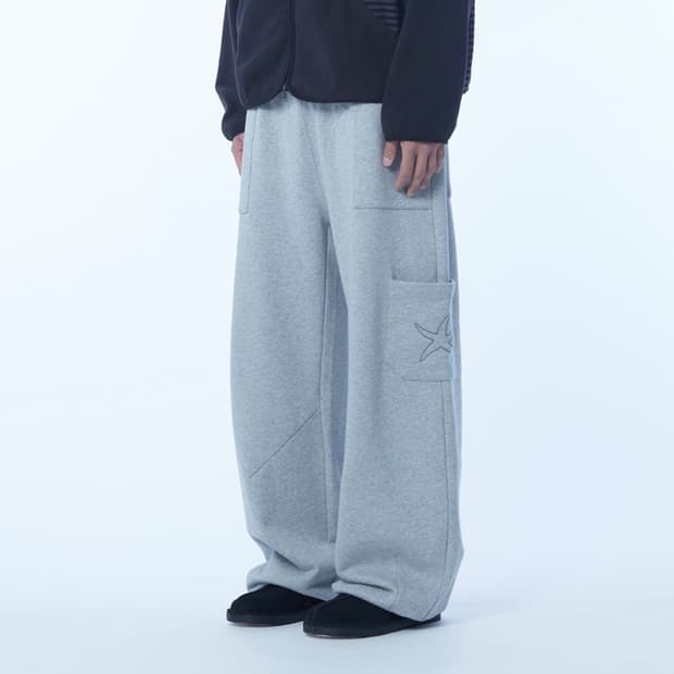 더콜디스트모먼트 카고 로고 스웻팬츠