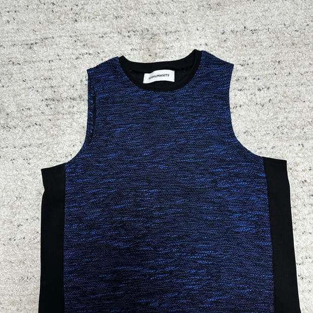 999휴머니티 TWEED SLEEVELESS TOP