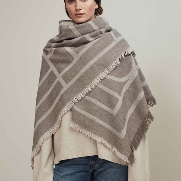 토템 모노그램 울 캐시미어 스카프 베이지