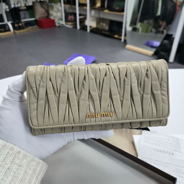 [40%할인] 미우미우 마테라쎄 장지갑